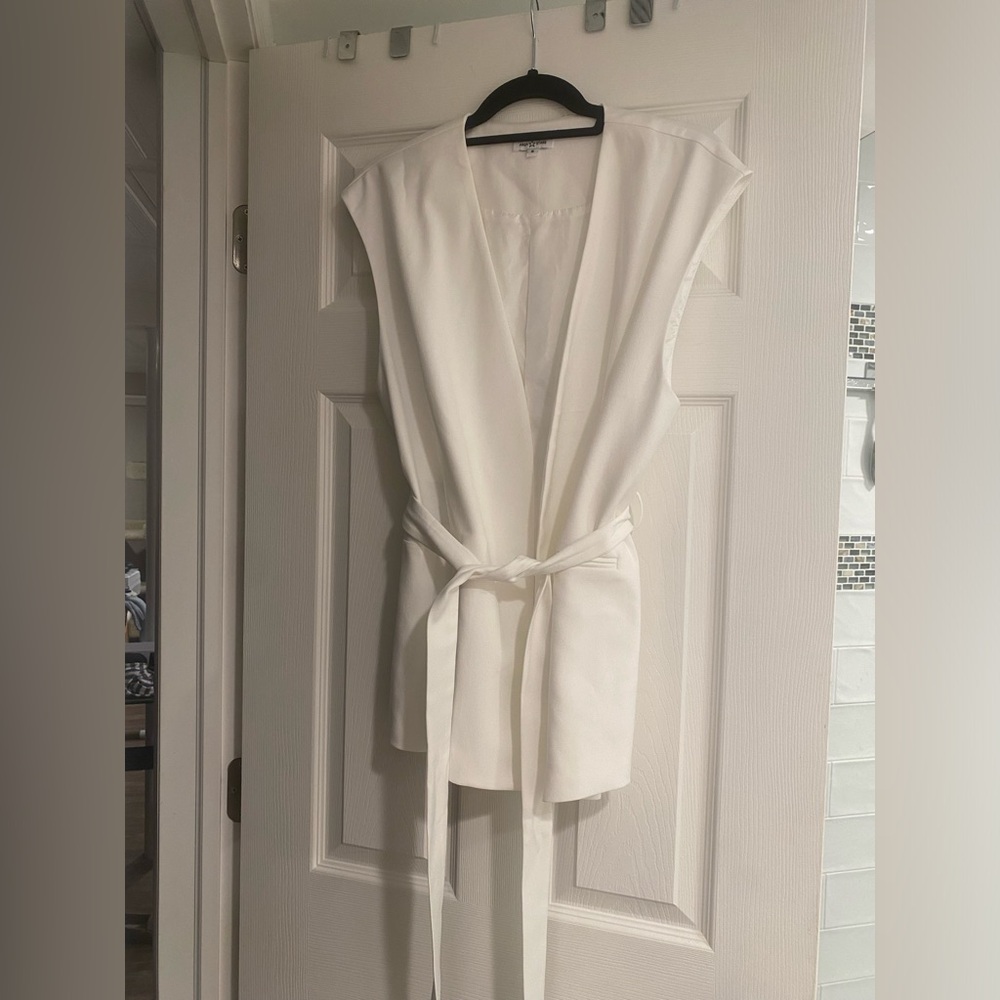 Sleeveless white blazer with tie waist / wrap “tank”
